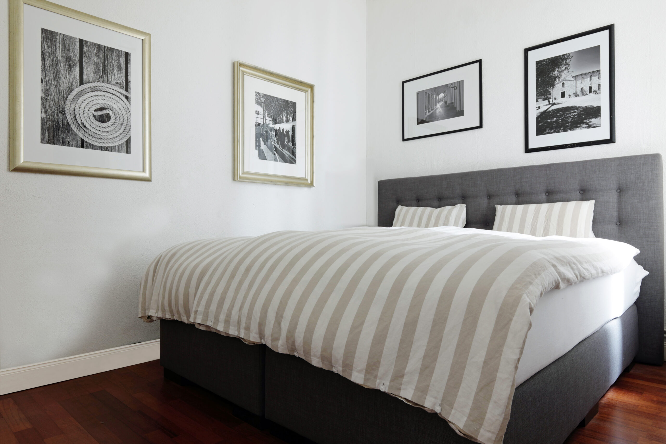 Black bed with Auping mattress